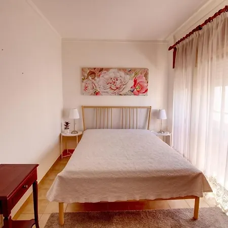 Charming Getaway In Quarteira