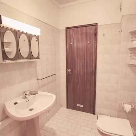 Apartament Charming Getaway In *