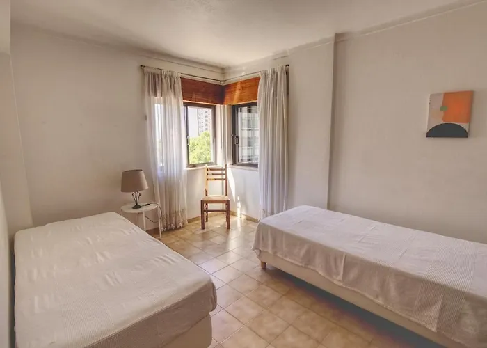 Апартаменты Charming Getaway In