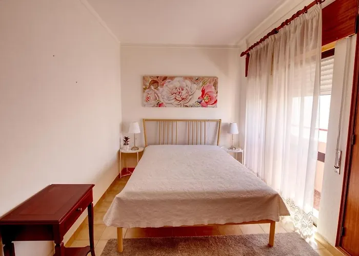 Charming Getaway In Картейра